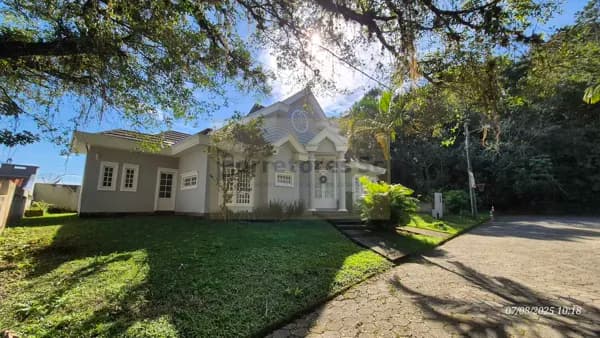 Casa em Condomínio Fechado Próximo ao Mar