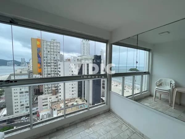 Apartamento com vista lateral ao mar, Balneário Camboriú/SC