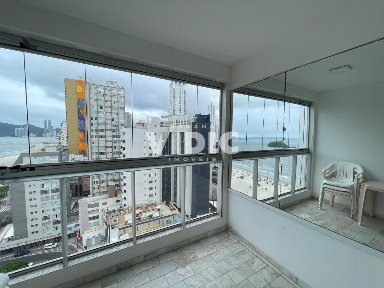 Apartamento com vista lateral ao mar, Balneário Camboriú/SC