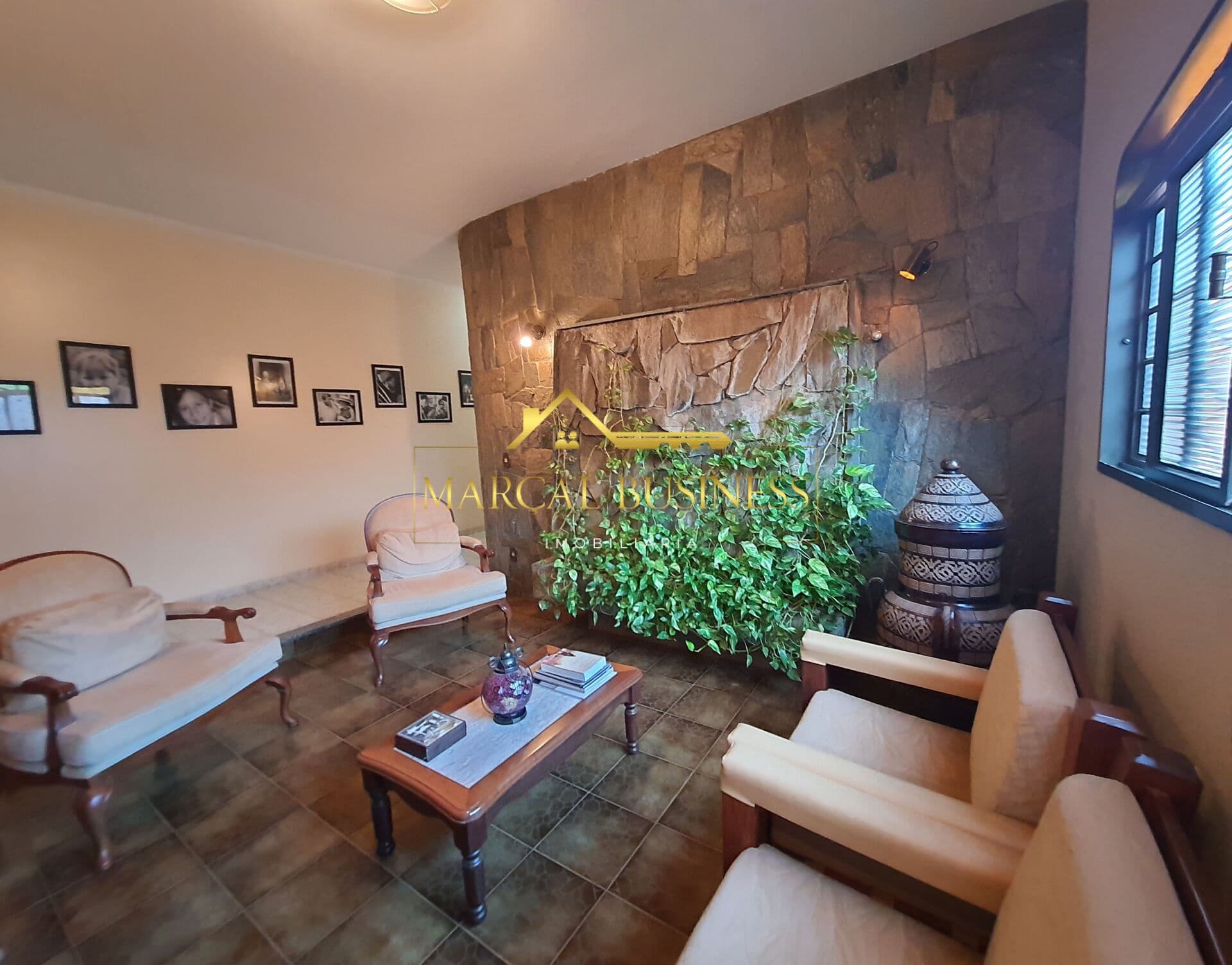 Casa térrea alto padrão à venda no bairro Parque Residencial Comendador Mançor Daud, próximo ao Hospital Austa em São José do Rio Preto/SP.
