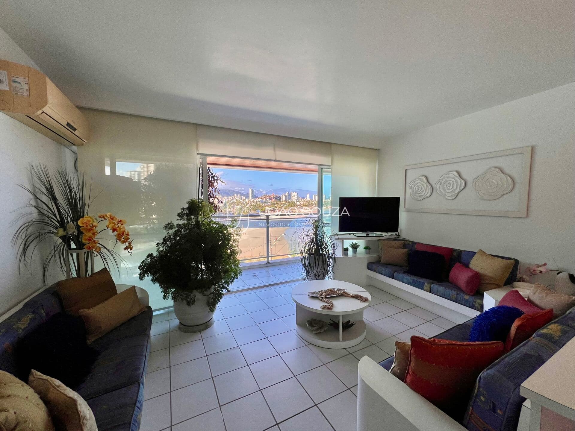 Apartamento à venda com vista para a Praia da Enseada