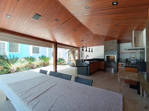 Casa em Condomínio - 3 Suites - AVALIA 50% DE PERMUTA