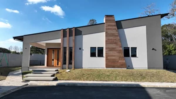 Casa em Curitiba - Santa Felicidade