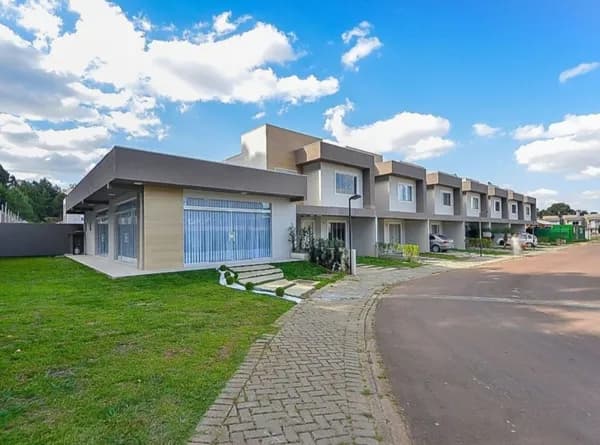 Sobrado em Curitiba - Campo Comprido