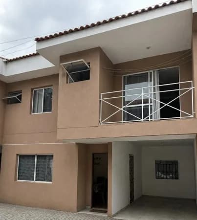 Sobrado em Araucária - Costeira