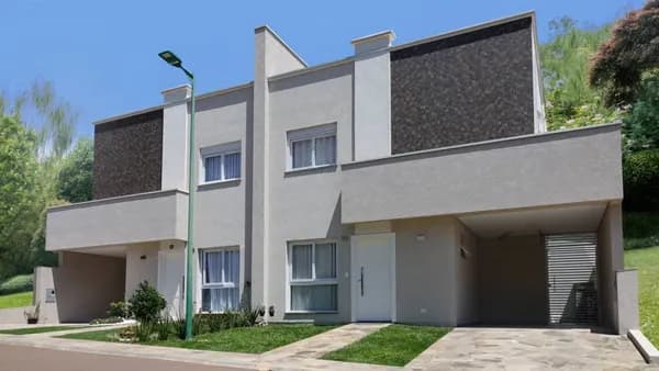 Sobrado em Curitiba - Campo Comprido