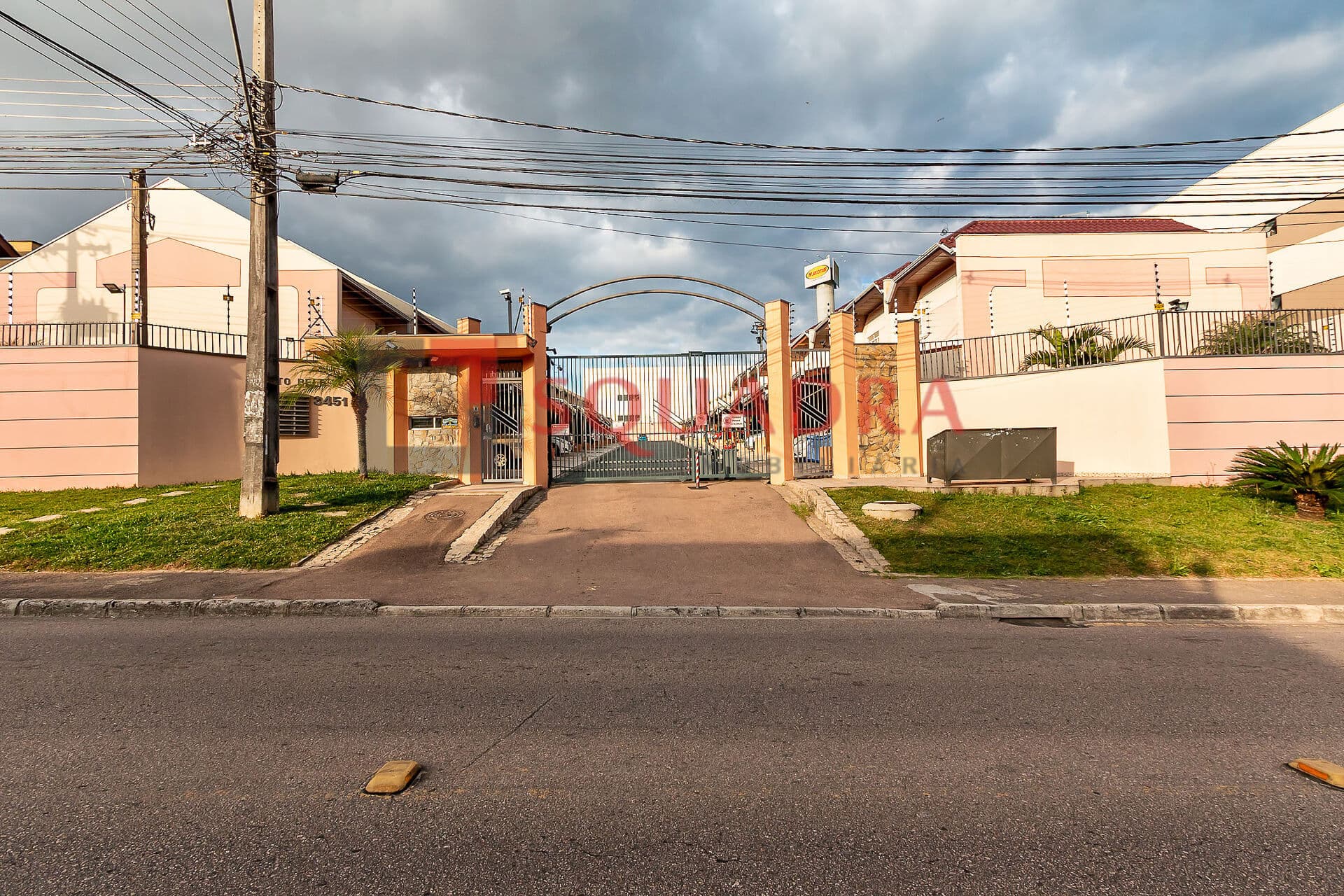 Sobrado em condominio estruturado no Xaxim