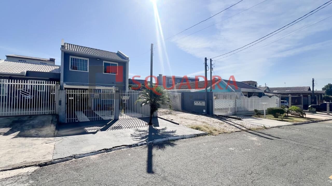 Sobrado em Fazenda Rio Grande - Santa Terezinha