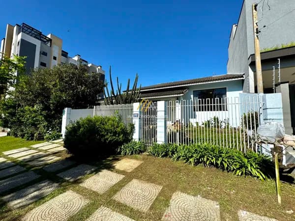 Casa com 3 dormitórios, sendo 1 suíte e 2 banheiros