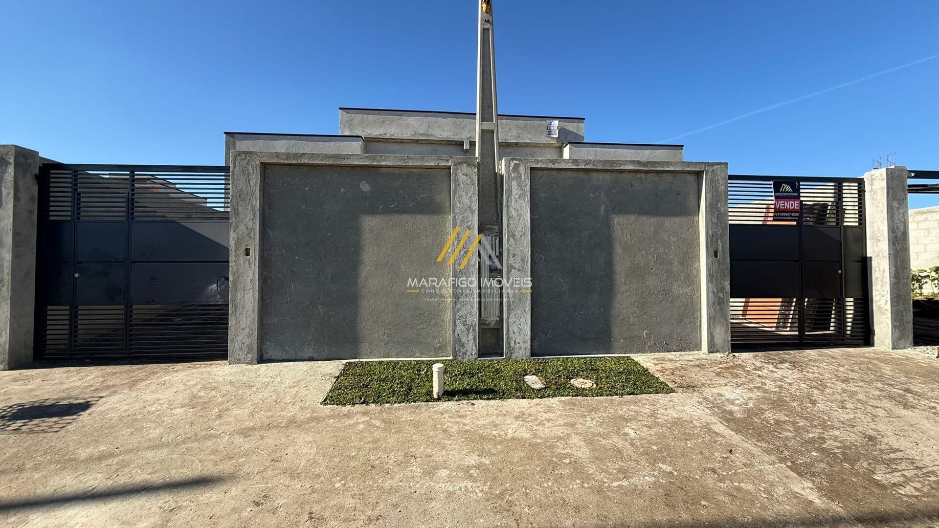 Casa com 03 quartos com suíte.