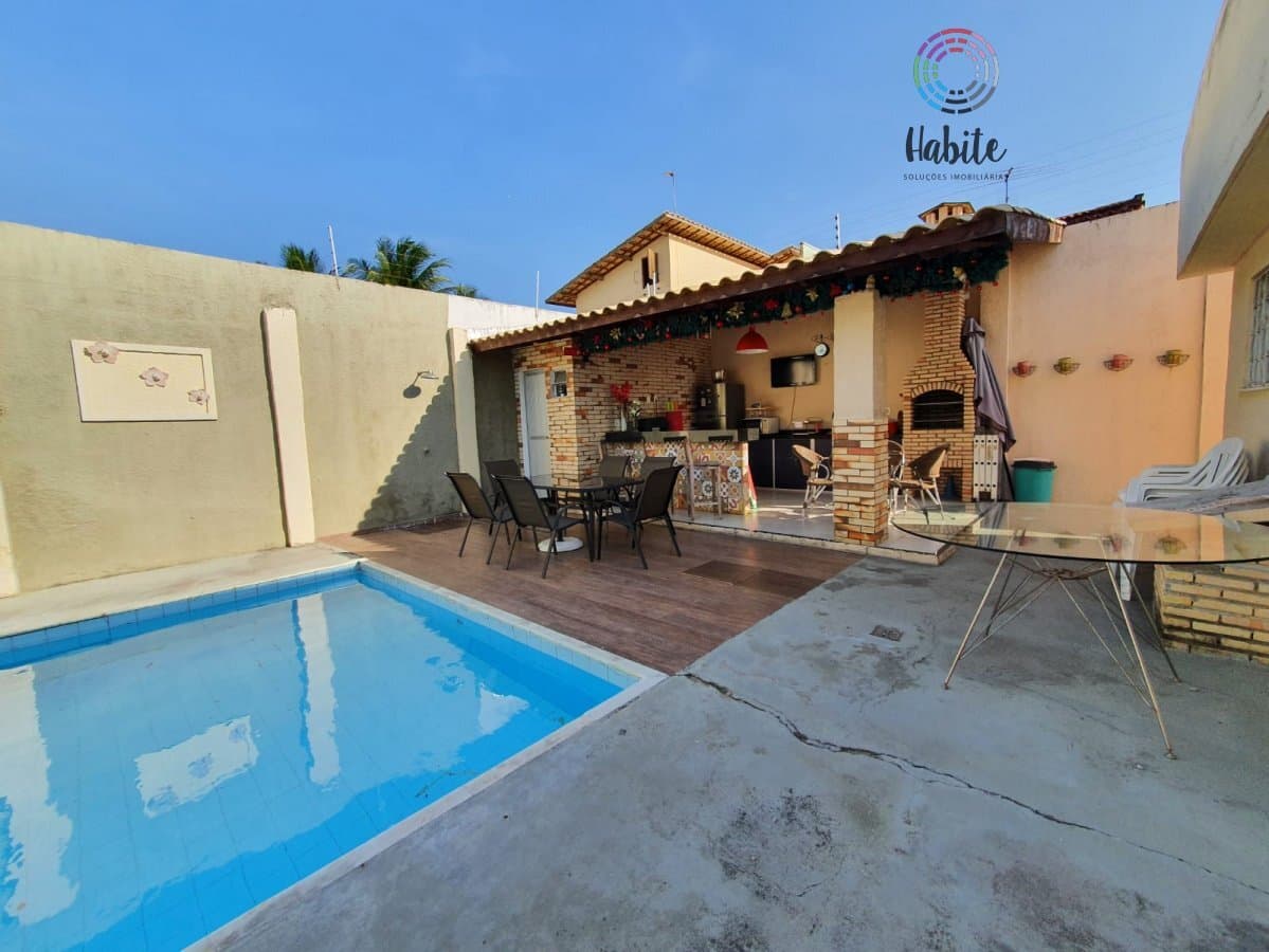 Casa Padrão para Venda em Cidade dos Funcionários Fortaleza-CE