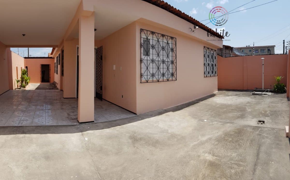 Casa Padrão para Venda em Serrinha Fortaleza-CE