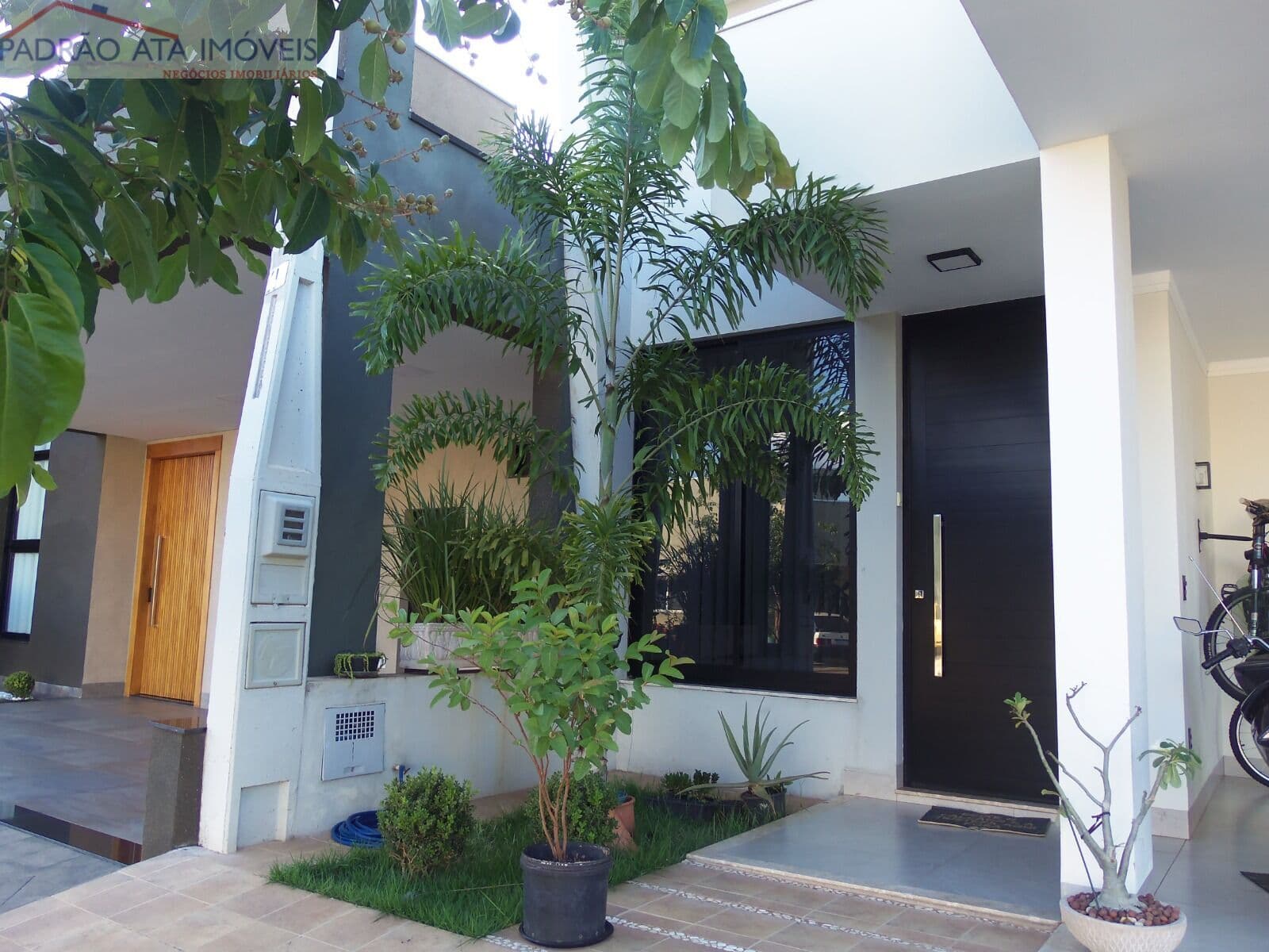 *** VENDE-SE CASA NO RESIDENCIAL BARCELONA I ***