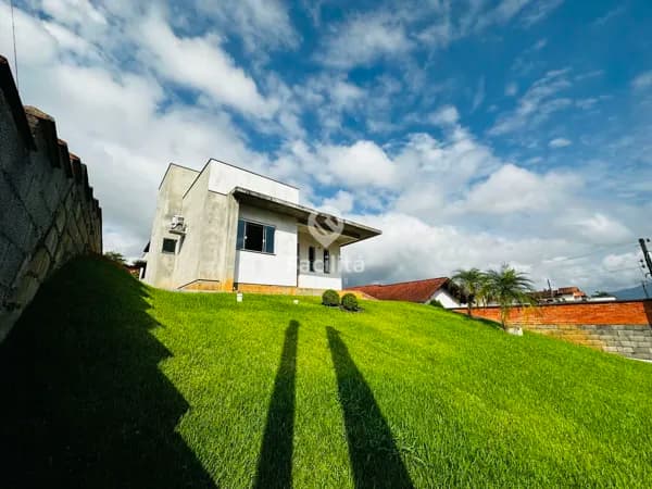 Casa com 2 quartos sendo uma suíte no bairro das Nações em Timbó