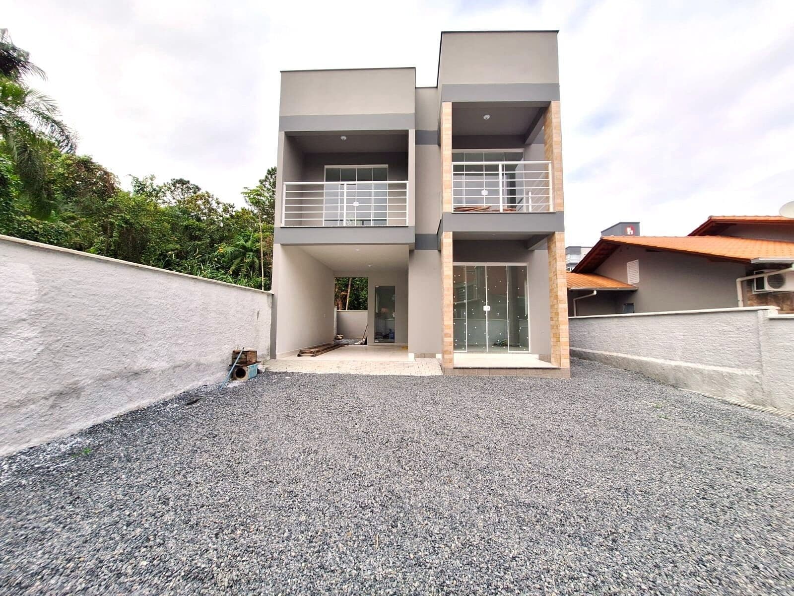 SOBRADO NOVO EM CONDOMINIO LOCALIZADO NO BAIRRO VILA GERMER EM TIMBÓ