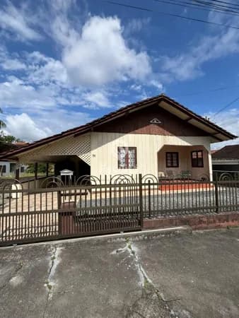 OPORTUNIDADE!!! CASA MISTA NO BAIRRO QUINTINO EM TIMBÓ