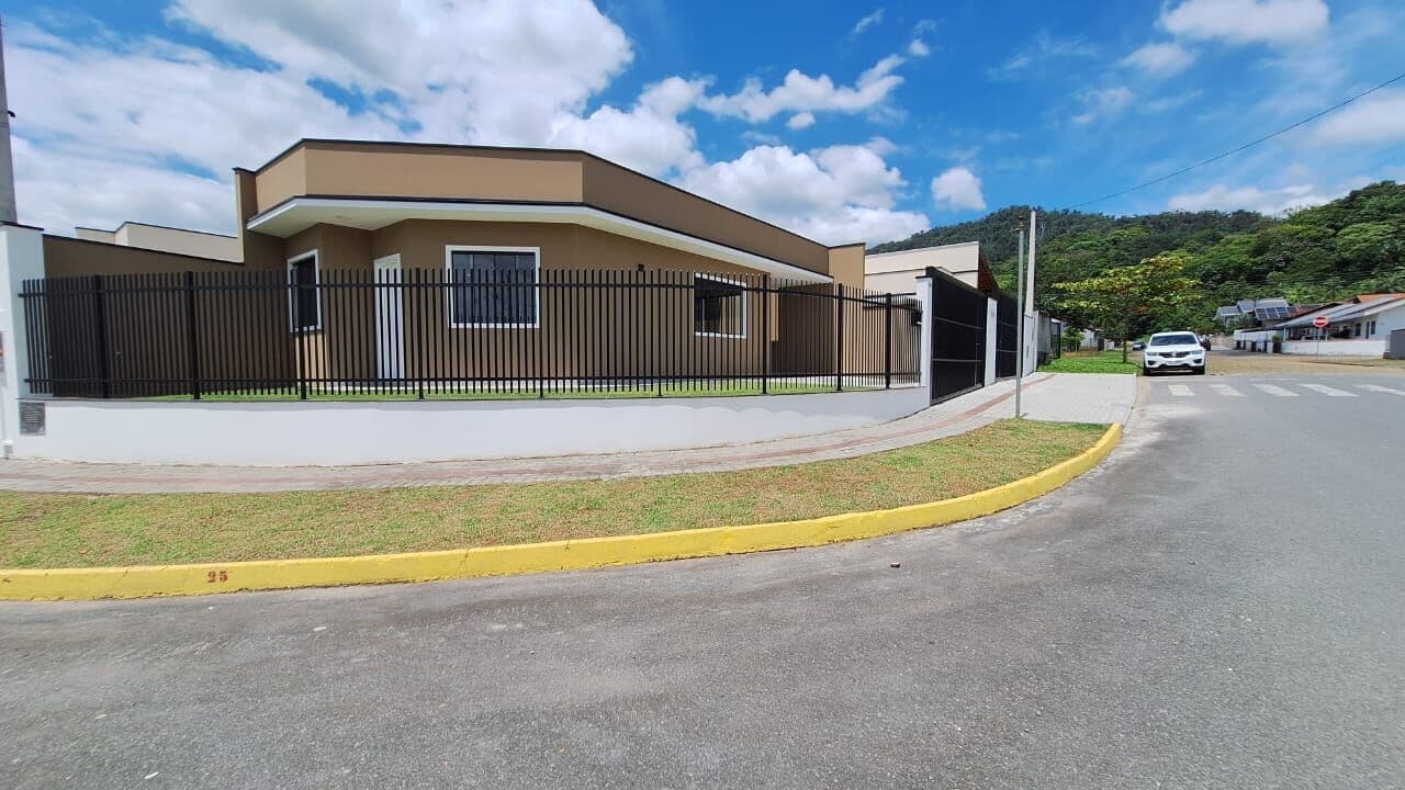 CASA CHARMOSA EM CONDOMINIO NO BAIRRO PADRE MARTINHO STEIN EM TIMBÓ