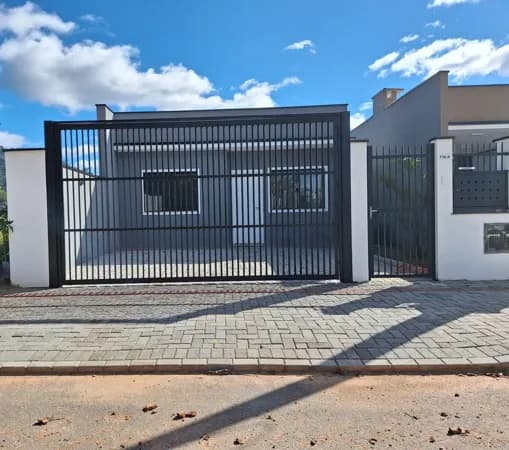 CASA NOVA COM ÁREA TOTAL DE 91,28M² LOCALIZADA NO ALFABLU 65