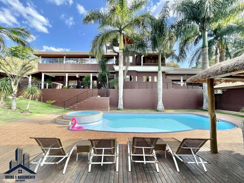 Casa Alto Padrão para locação na Fazendinha - 5 suites, ap. hóspedes, maravilhoso lazer!