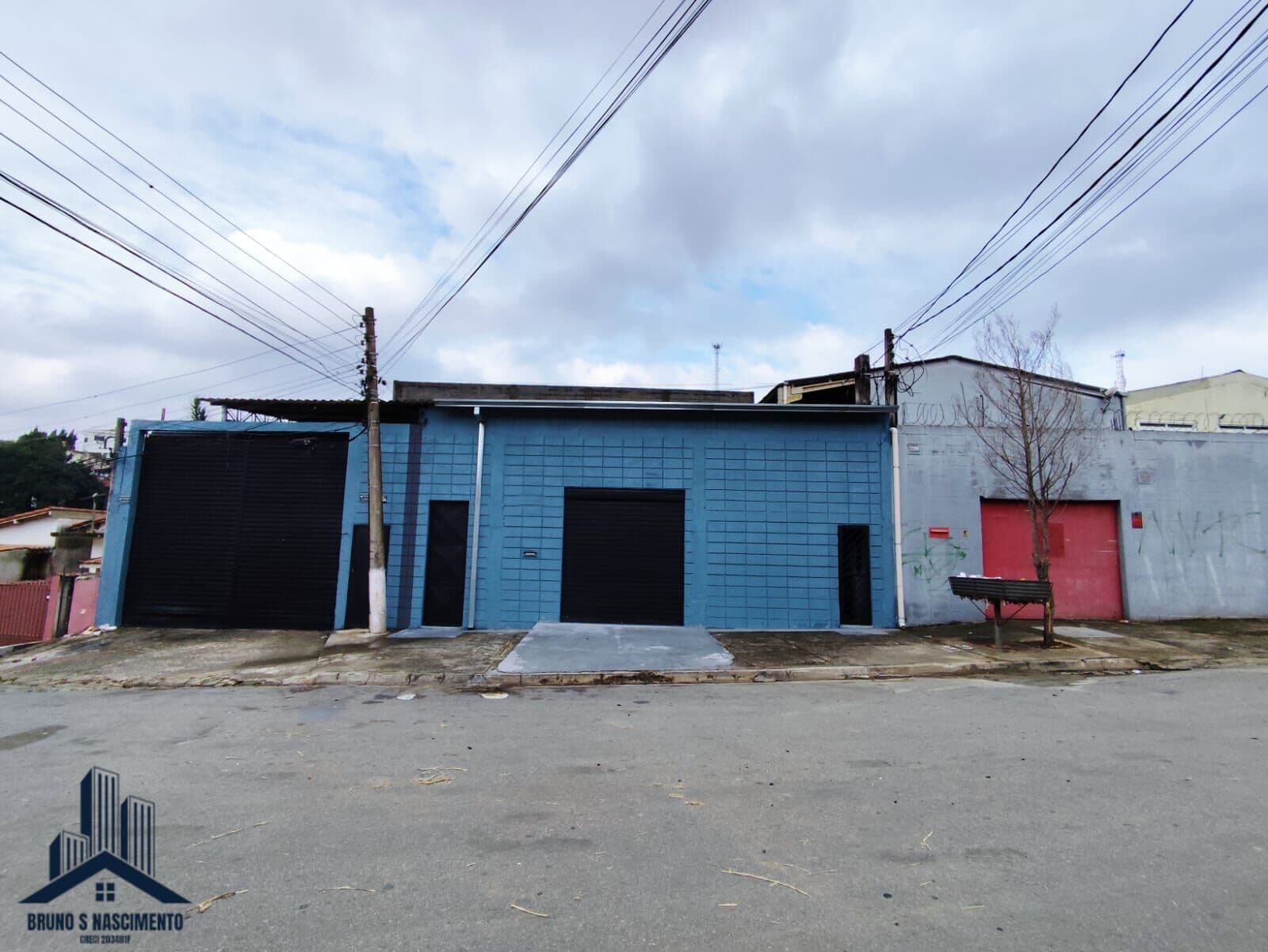 Galpão comercial para locação em Cotia/SP na Vila São Francisco de Assis, com 100m²