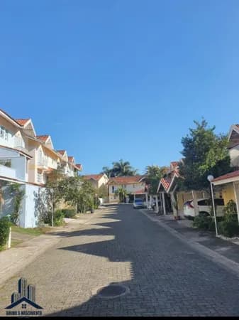 Casa à venda em Cotia/SP na Granja Viana no condomínio residencial Villagio Di Lucca com 216m²