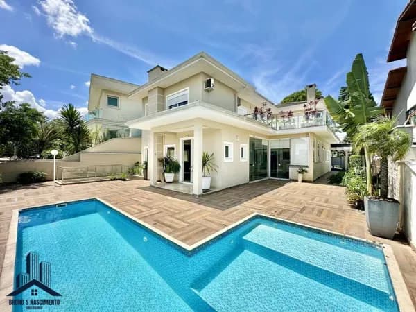Casa Alto Padrão para locação no Condomínio Golf Village - Impecável, 4 dorms / 2 suítes, varanda gourmet, piscina, 3 lareiras!