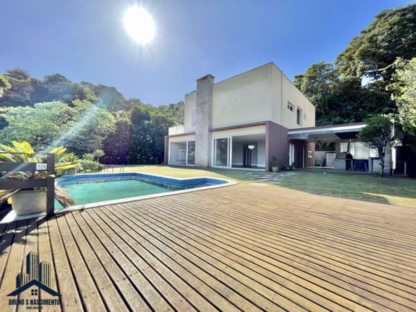 Casa Alto Padrão para locação no Condomínio Pousada dos Bandeirantes - Moderna, 4 suítes, gourmet, piscina e vista panorâmica!
