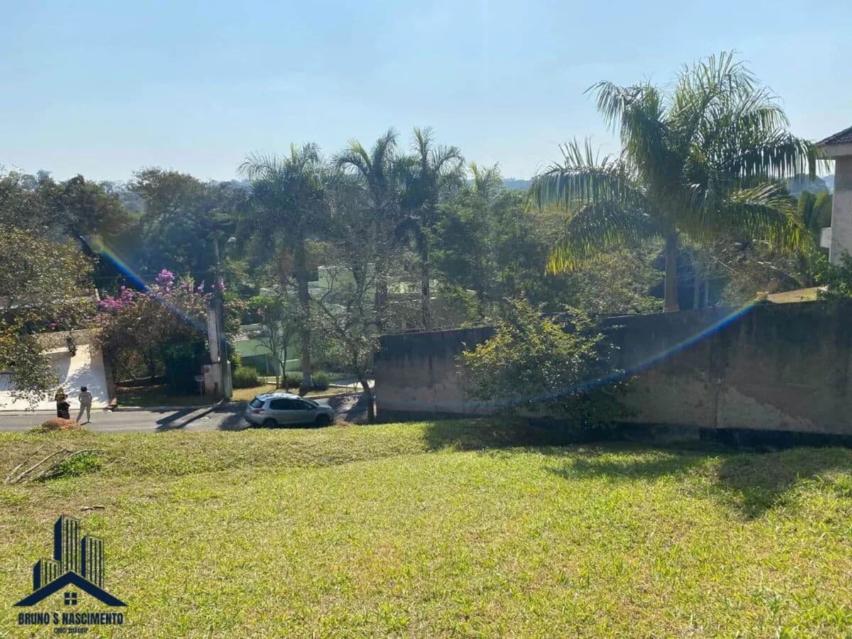 Terreno à venda em Cotia/SP no Condomínio São Paulo II com 525m²
