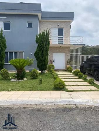 Casa à venda em Cotia/SP no na chácara Roselandia no parque das Rosas I 220m²