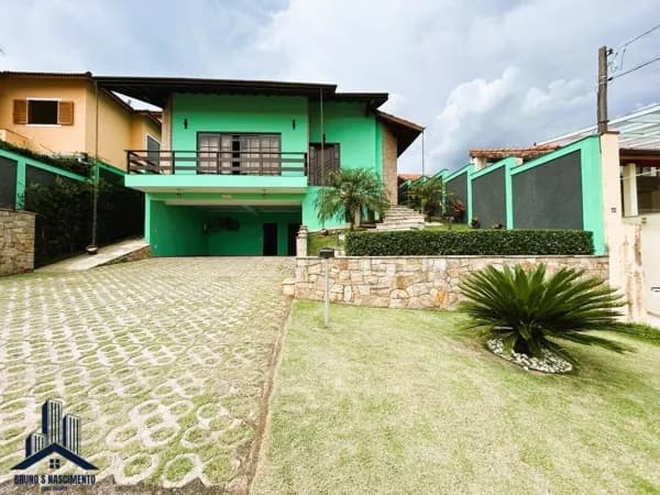 Casa para locaçã em Cotia/SP no Parque Dom Henrique III com 330m²