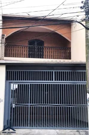 Casa à venda em Cotia/SP no Jardim Leonor, com 240m² de terreno e área construída de 205 m²