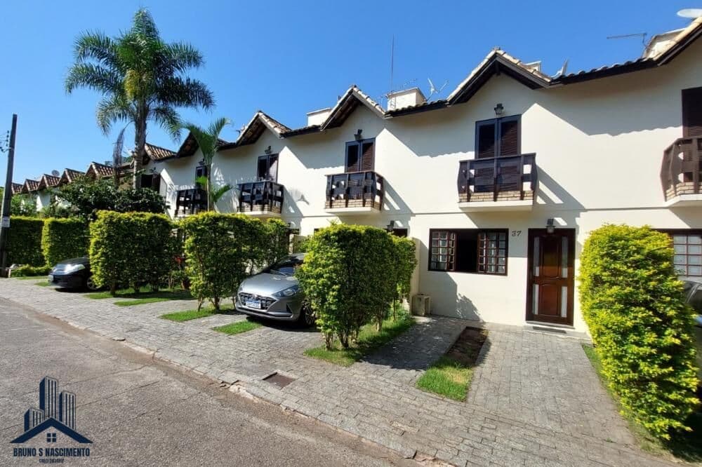 Casa à venda em Cotia/SP na Chácara Pavoeiro no condomínio Vila Itália 60m²