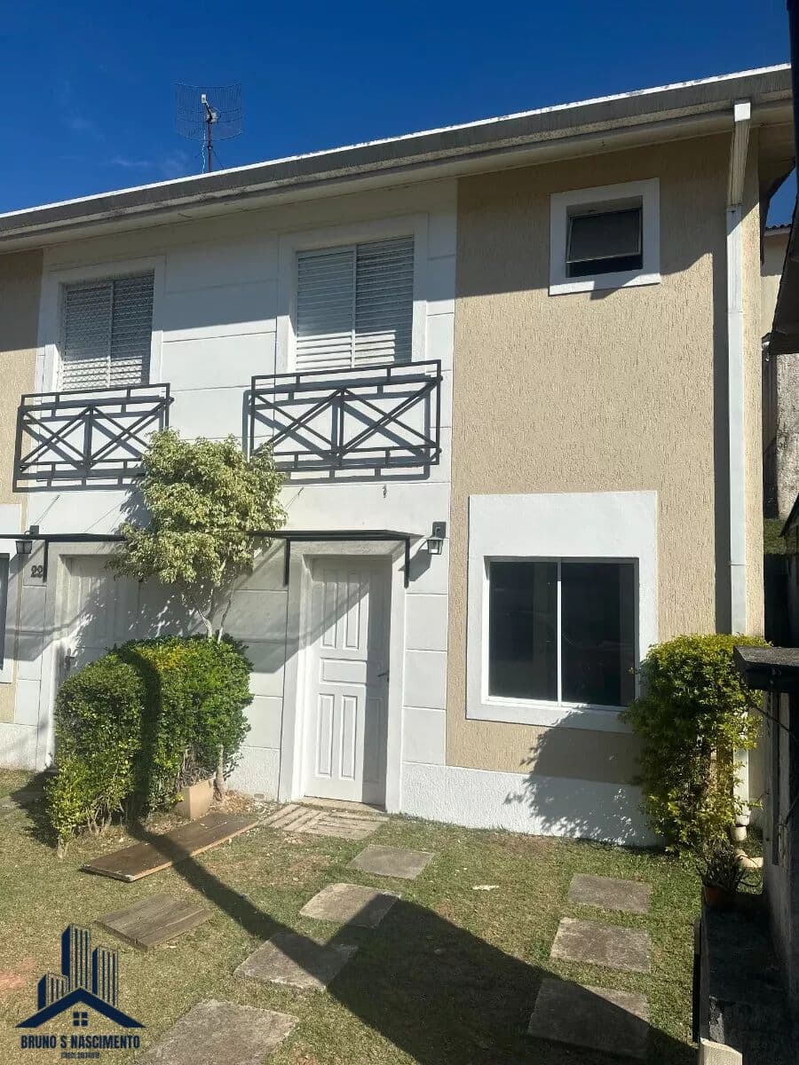 Casa à venda em Cotia/SP no Jardim Barbacena (Granja Viana) no Condomínio Refugio Canta Galo I - 60m²