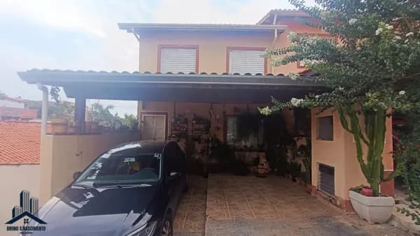 Casa à venda em Cotia/SP no Jardim Petrópolis no Residencial Recanto das graças I com 100m²