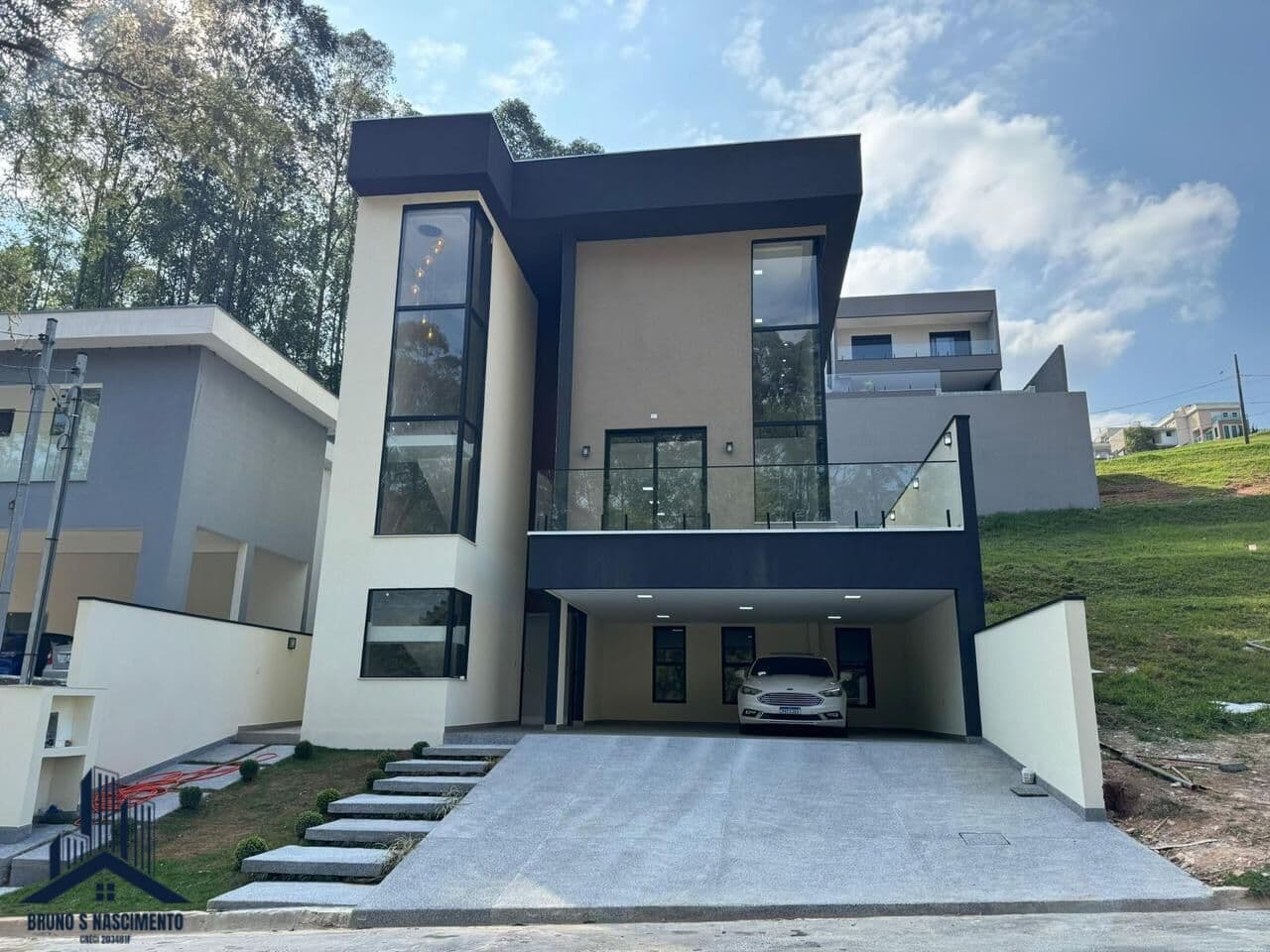 Casa Alto Padrão à venda em Itapevi/SP no Jardim Rosemary, no Condomínio Morada da Serra com 382m²
