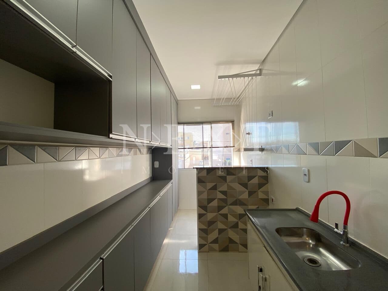 Apartamento à venda com 2 dormitórios e varanda, no Cond. Vancouver, Parque Universitário em Americana - SP