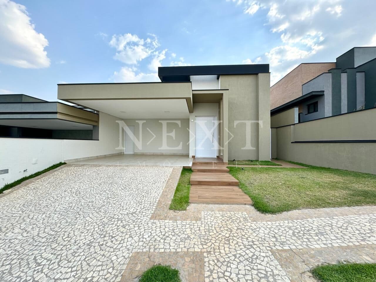 Casa à com 03 dormitórios, sendo uma suíte com closet no condomínio Engenho Velho em Nova Odessa. - SP
