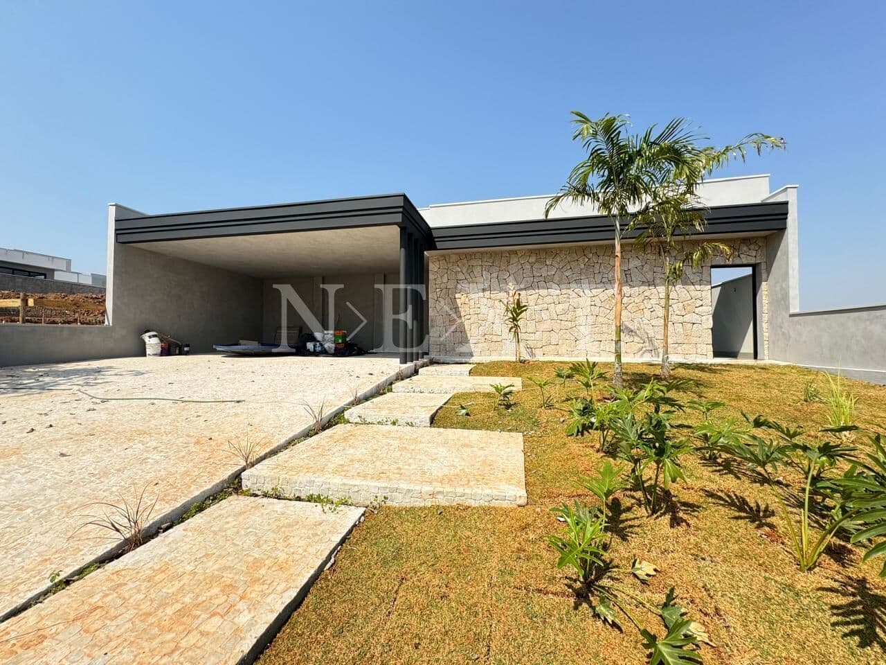 Casa à venda com 03 dormitórios sendo 01 suíte no Condomínio Fazenda Santa Lucia em Americana-SP