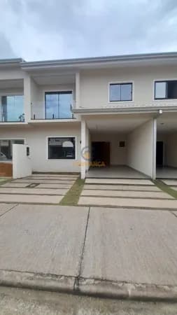 Casa à Venda no Condomínio Parintins de 03 Suítes – Conforto, Segurança e Sofisticação - Apta a Financiamento