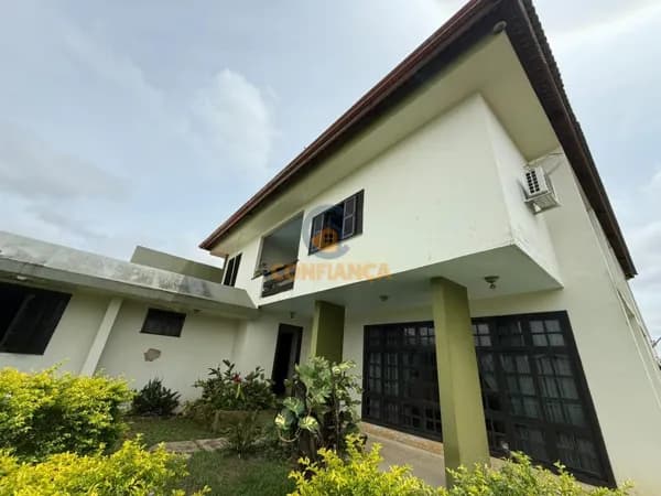 Casa com 05 quartos - Apta a Financiamento - Com Piscina, Área Gourmet e Terreno de 1.800m² – Aceita Permuta!
