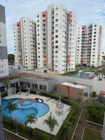 Apartamento com 2 quartos, móveis planejados e localizado em uma área estratégica.