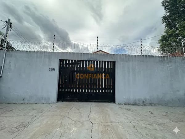 Casa com 2 quartos sendo 1 Suíte na zona sul
