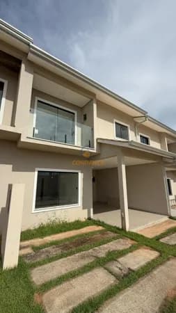 Sobrado no Cond. Parintins de 04 Suítes - Apto a Financiamento