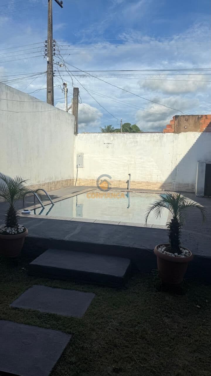 Casa com piscina no Candeias do Jamari de 3 quartos sendo 1 suíte - apta a financiamento