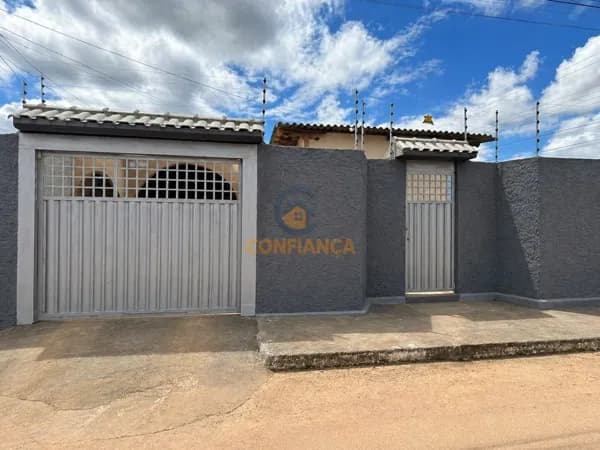 Casa com 3 quartos sendo 1 Suíte- Apta a Financiamento
