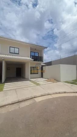 Sobrado de Alto Padrão com 4 Suítes, Piscina e Ambientes Integrados à Venda no Parintins