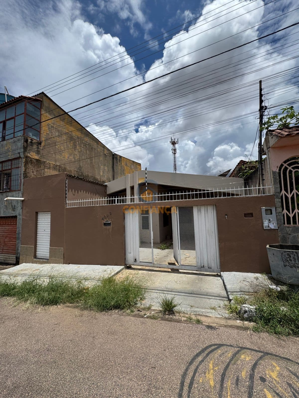 Casa com 3 quartos sendo 1 Suíte próximo ao Shopping