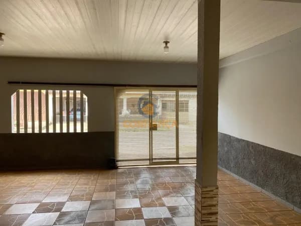 Casa com Sobrado nos Fundos no Bairro Caladinho (Zona Sul)