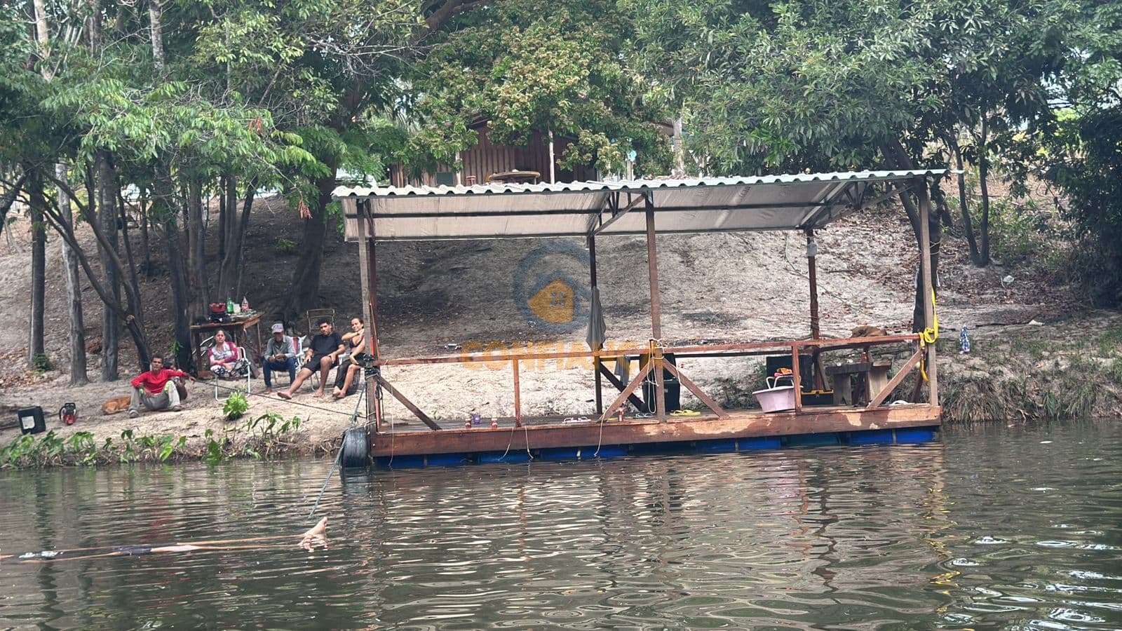 Chácara na beira do Rio com flutuante