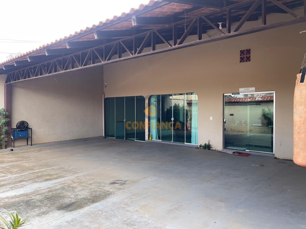 Casa no Bairro Lagoinha com 04 quartos sendo 02 Suítes com - Apta a Financiamento